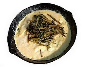 Отварные побеги Иван-Чая очень вкусны с омлетом.